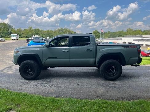 Used 2023 Toyota Tacoma TRD Off-Road AWD/4WD image 9