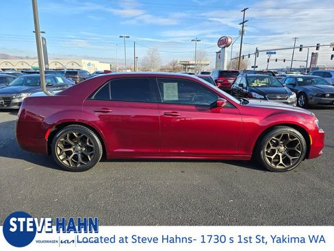 Used 2018 Chrysler 300 S w/ 300S Alloy Package image 6
