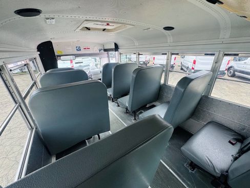 Used 2006 Ford E-350 and Econoline 350 Super Duty image 9