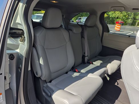 Used 2024 Toyota Sienna XLE image 30