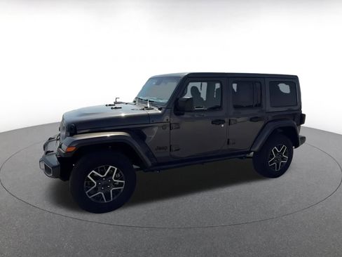 Used 2025 Jeep Wrangler Sahara image 7