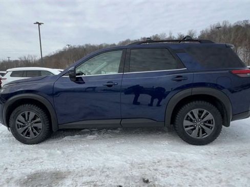 Used 2022 Nissan Pathfinder SV image 5