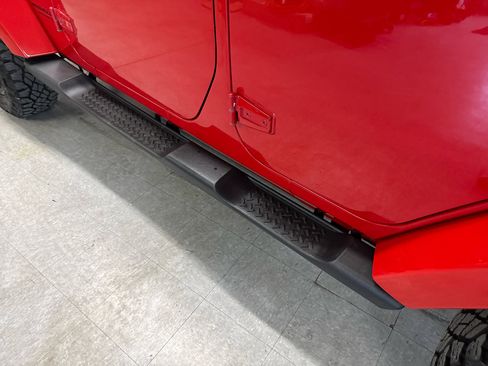 Used 2013 Jeep Wrangler Unlimited Sahara w/ Connectivity Group image 89