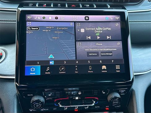 Used 2024 Jeep Grand Cherokee Limited w/ Black Appearance Package image 16