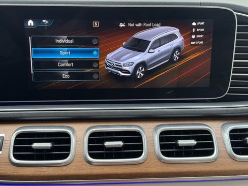 Used 2023 Mercedes-Benz GLS 450 4MATIC image 33