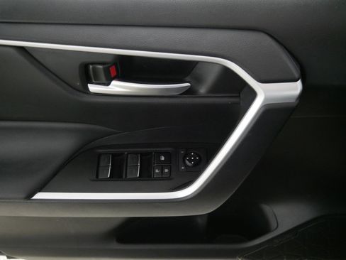 Used 2022 Toyota RAV4 XLE image 19