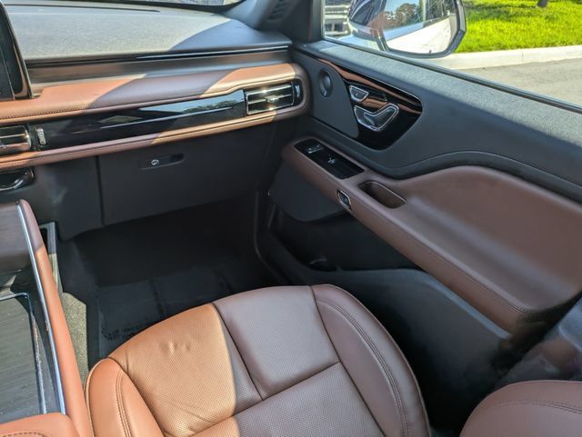 New 2026 Lincoln Aviator Reserve AWD/4WD image 16