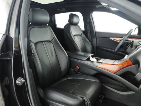 Used 2020 Lincoln Nautilus Reserve w/ Equipment Group 202A image 4