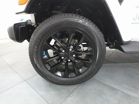 Used 2023 Jeep Wrangler Unlimited Sahara image 27