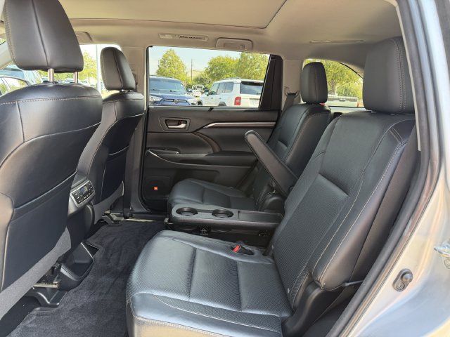 Used 2015 Toyota Highlander Limited Platinum AWD/4WD image 28