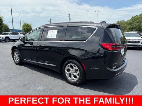 Used 2023 Chrysler Pacifica Limited FWD image 4