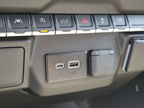 Used 2024 Chevrolet Silverado 1500 Custom RWD image 9