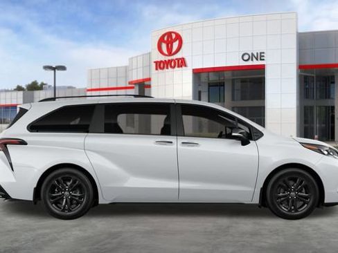 New 2026 Toyota Sienna XSE image 13