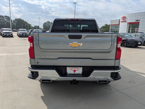 Used 2025 Chevrolet Silverado 1500 LTZ AWD/4WD image 4