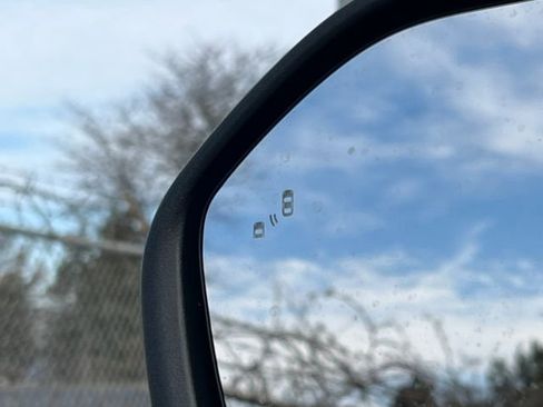 Used 2023 Ford Explorer XLT w/ Equipment Group 202A image 39