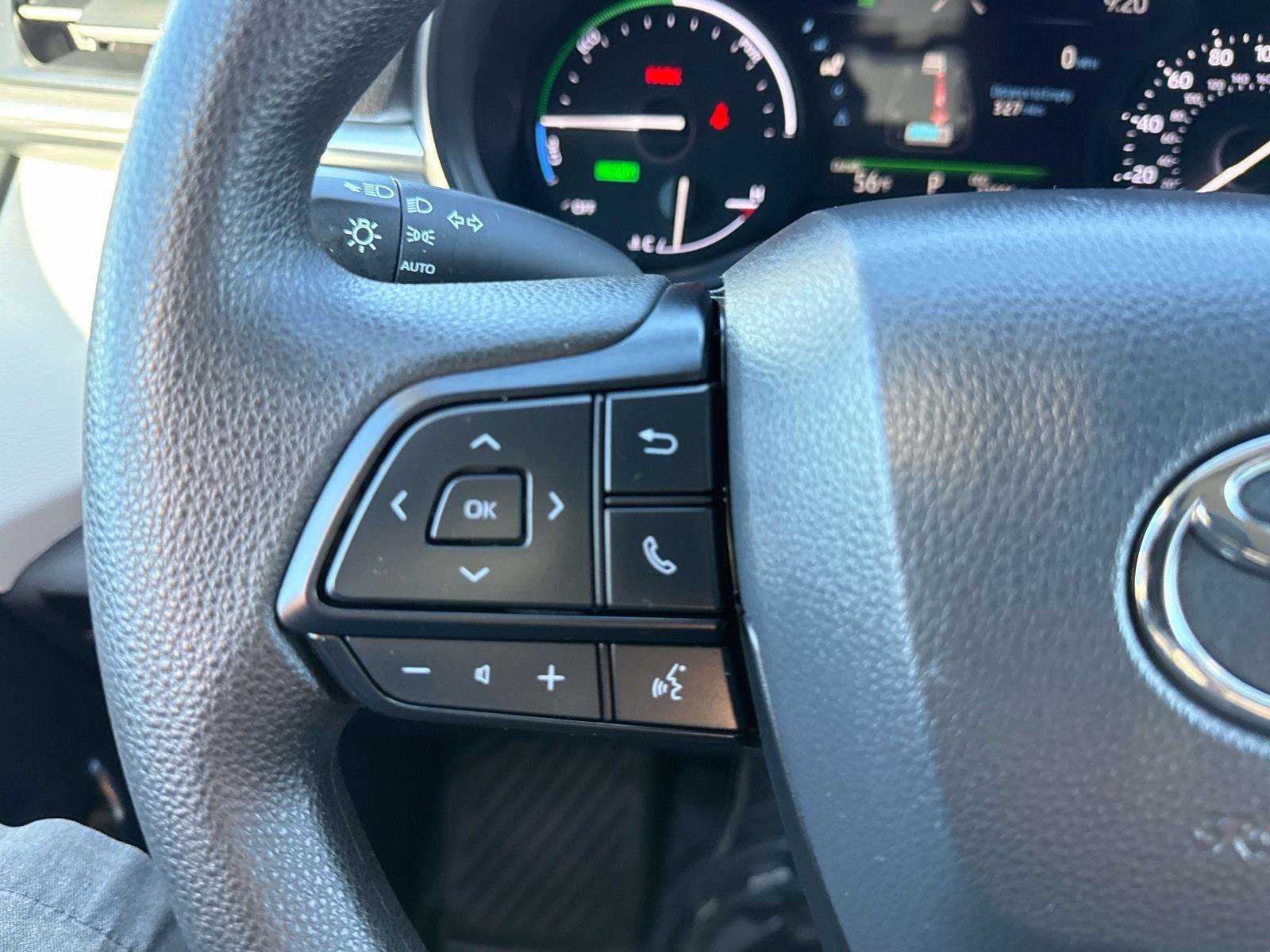 Used 2025 Toyota Sienna LE FWD image 25