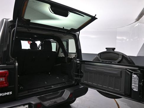 Used 2025 Jeep Wrangler Unlimited Sahara AWD/4WD image 23