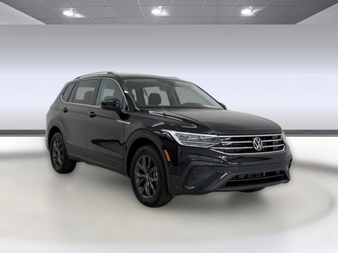 Used 2023 Volkswagen Tiguan SE FWD image 7