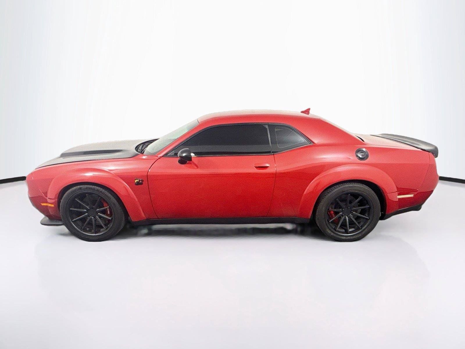Used 2015 Dodge Challenger R/T Scat Pack w/ Leather Interior Group RWD image 2