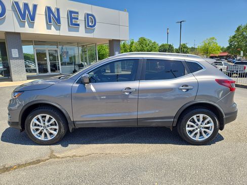 Used 2020 Nissan Rogue Sport SV FWD image 11