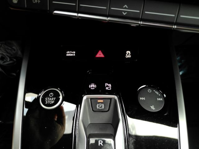 Used 2022 Audi Q4 e-tron Prestige AWD/4WD image 45