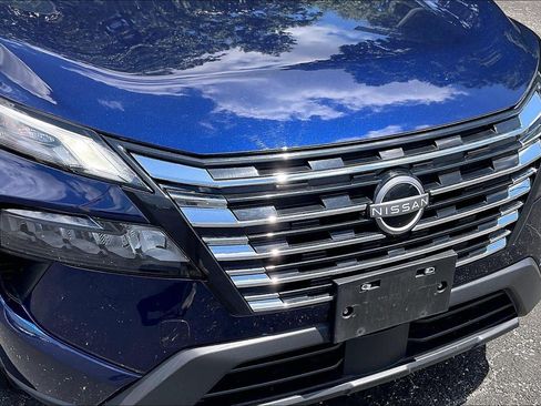 Used 2025 Nissan Rogue SV AWD/4WD image 29
