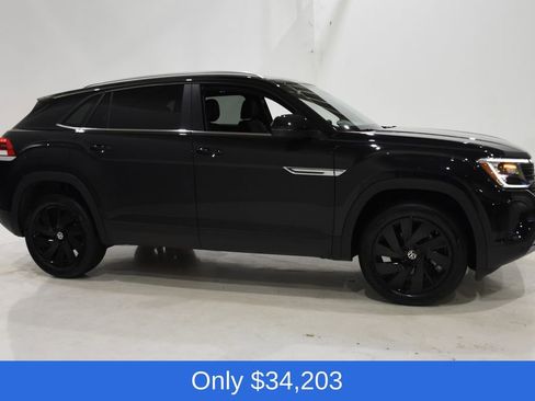 Used 2025 Volkswagen Atlas Cross Sport SE image 3