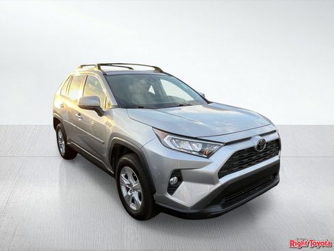 Used 2019 Toyota RAV4 XLE w/ Convenience Package FWD image 5