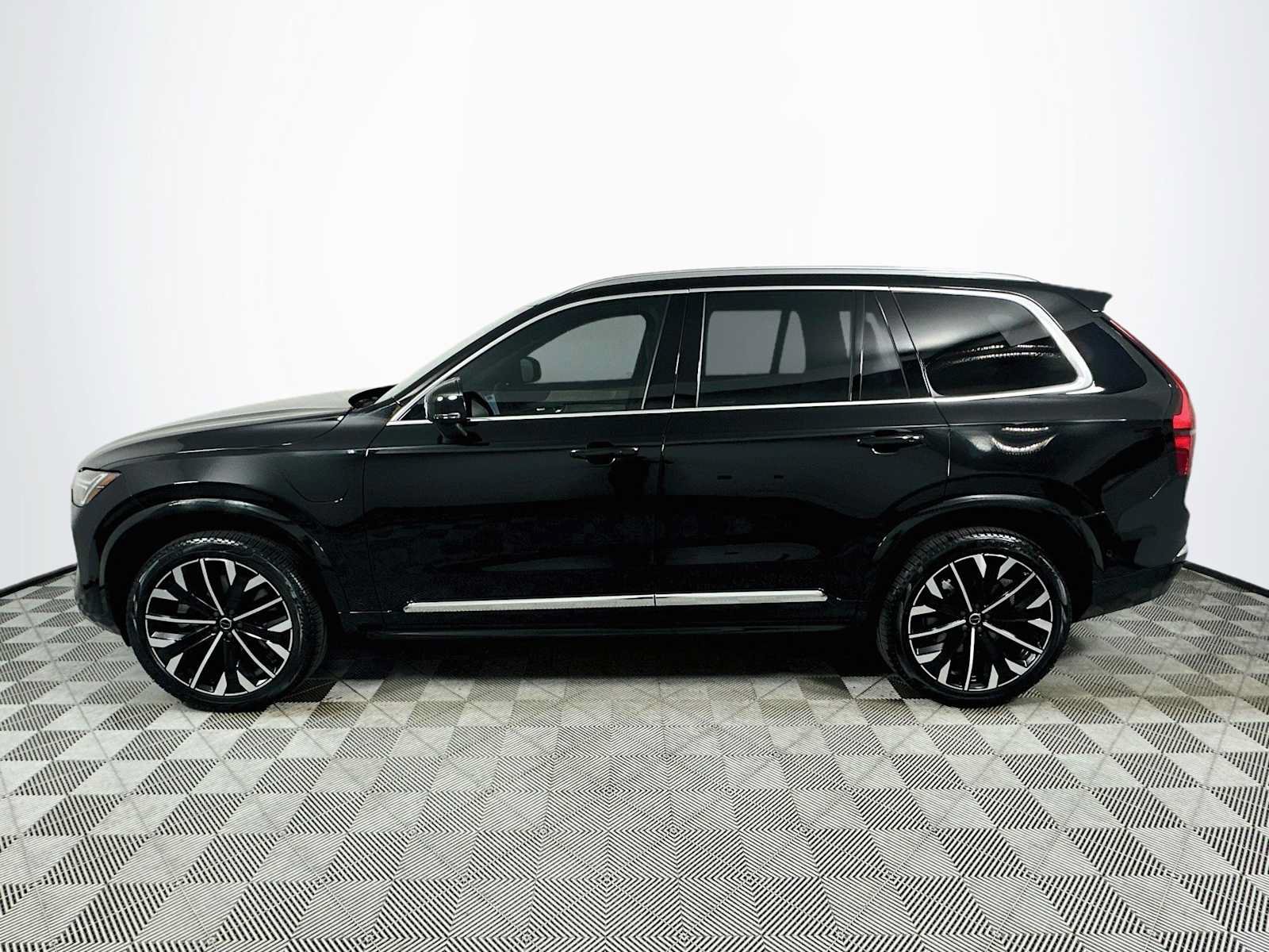 Used 2026 Volvo XC90 T8 Plus w/ Protection Package Premier AWD/4WD image 4
