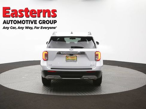 Used 2022 Ford Explorer XLT w/ Equipment Group 202A AWD/4WD image 39