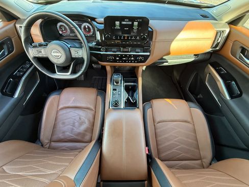 Used 2024 Nissan Pathfinder Platinum image 9