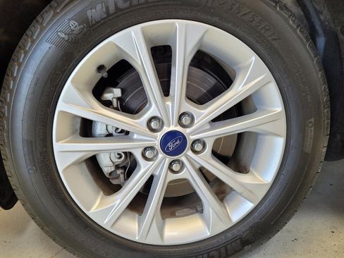 Used 2017 Ford Escape SE w/ SE Leather Comfort Package image 31