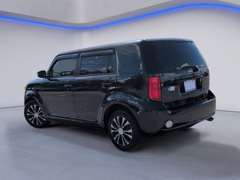 Used 2009 Scion xB FWD image 9