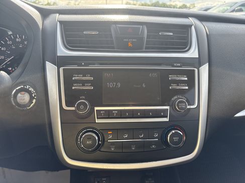 Used 2016 Nissan Altima 2.5 SR w/ LED Appearance Package FWD image 13
