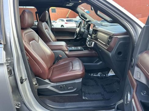 Used 2022 Ford Expedition Limited image 28