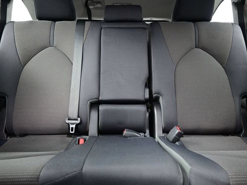 Used 2023 Toyota Highlander LE AWD/4WD image 16