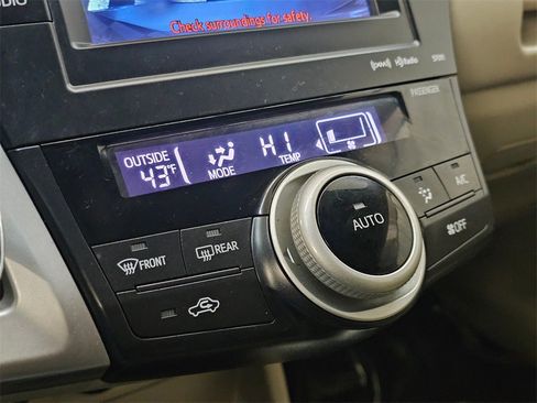 Used 2014 Toyota Prius V Three image 28