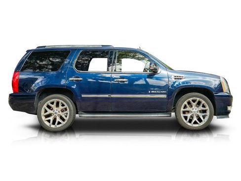Used 2009 Cadillac Escalade AWD image 2