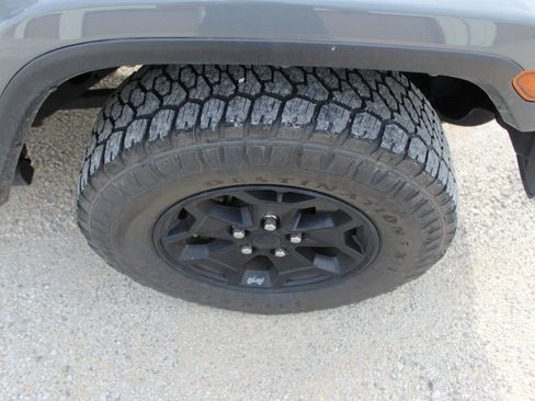 Used 2021 Jeep Gladiator Sport AWD/4WD image 9