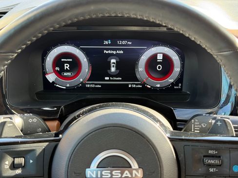 Used 2024 Nissan Pathfinder Platinum image 11