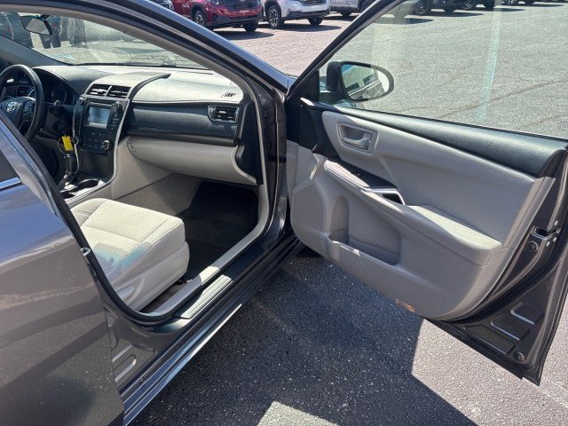 Used 2017 Toyota Camry LE FWD image 43