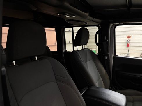 Used 2018 Jeep Wrangler Unlimited Sport S image 26