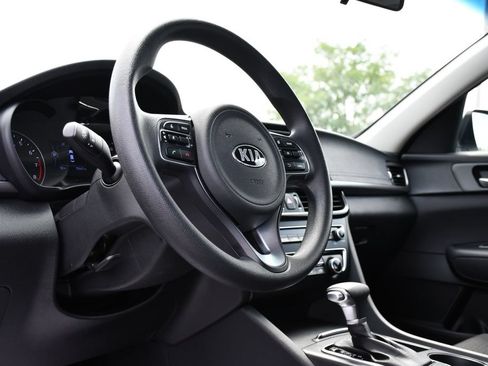 Used 2018 Kia Optima LX w/ 17" Alloy Wheels Package FWD image 14