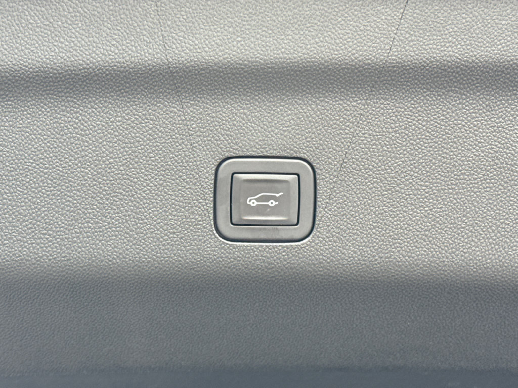 Certified 2025 Chevrolet Tahoe Premier AWD/4WD image 35