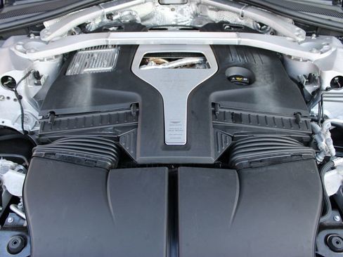 Used 2023 Aston Martin DBX image 22