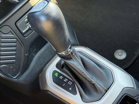 Used 2017 Jeep Renegade Limited FWD image 19
