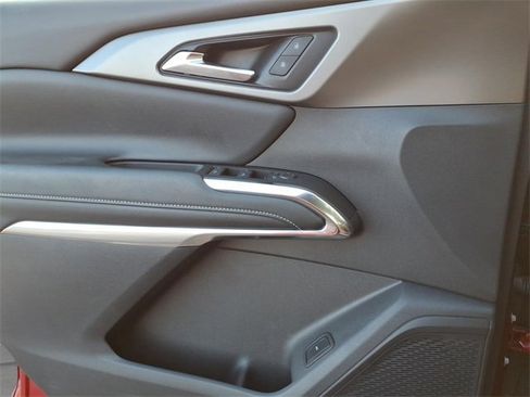 Used 2025 Chevrolet Traverse LT w/ Driver Confidence Package image 16