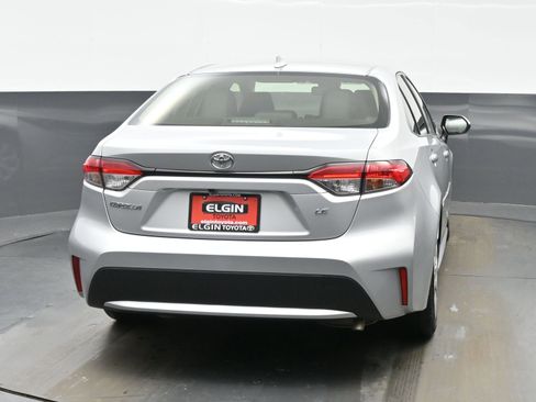 Used 2021 Toyota Corolla LE image 5