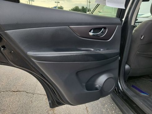 Used 2016 Nissan Rogue AWD image 16