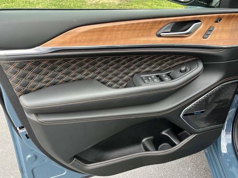 New 2026 Jeep Grand Cherokee Summit w/ Obsidian Package AWD/4WD image 20